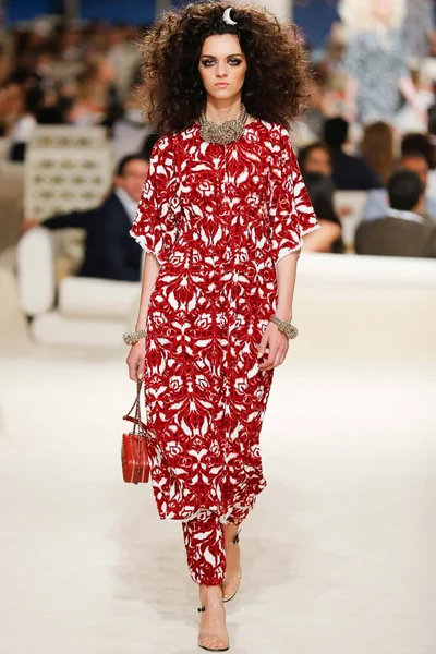 Look 10